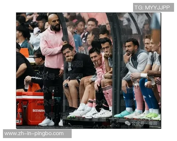 足球巨星机场抵达引发粉丝疯狂追逐瞬间回顾 足球巨星机场抵达引发粉丝疯狂追逐瞬间回顾